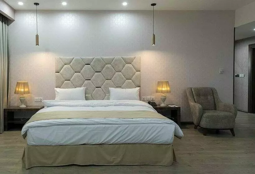 هتل Yakamoz Ardebil