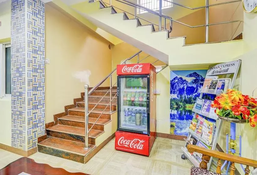 ホテル Fabexpress Ragu Residency