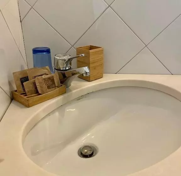 4 Balconi Rooms Dimora Arditi B&b