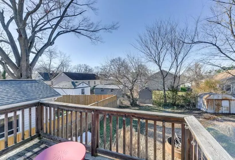 Adorable Cottage: Fire Pit, Walk To Colonial Beach