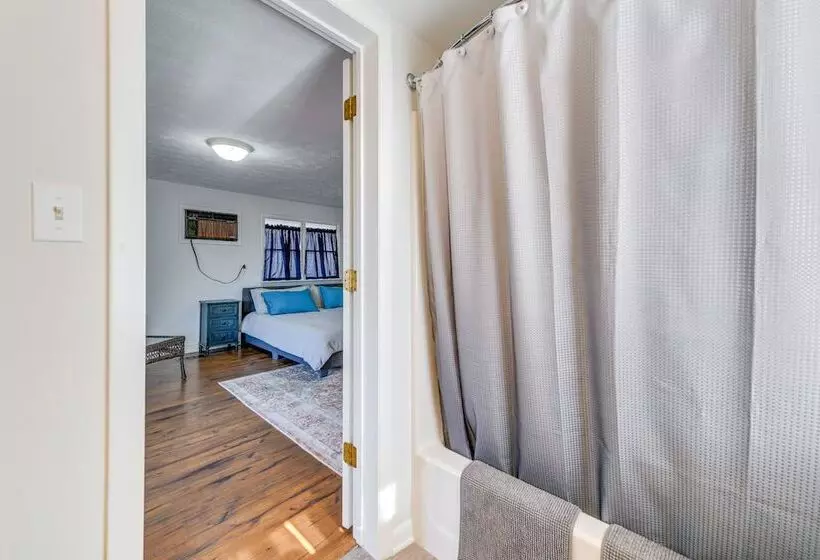 Adorable Cottage: Fire Pit, Walk To Colonial Beach