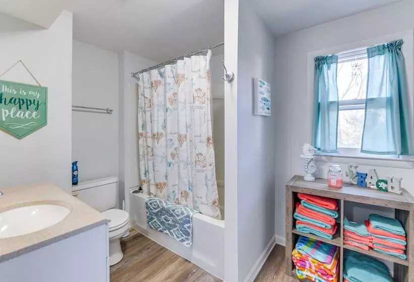 Adorable Cottage: Fire Pit, Walk To Colonial Beach