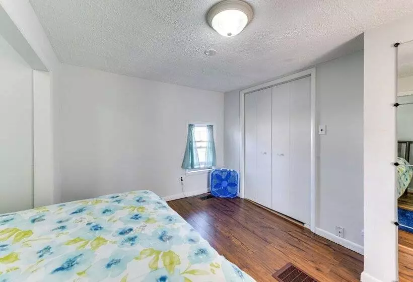 Adorable Cottage: Fire Pit, Walk To Colonial Beach