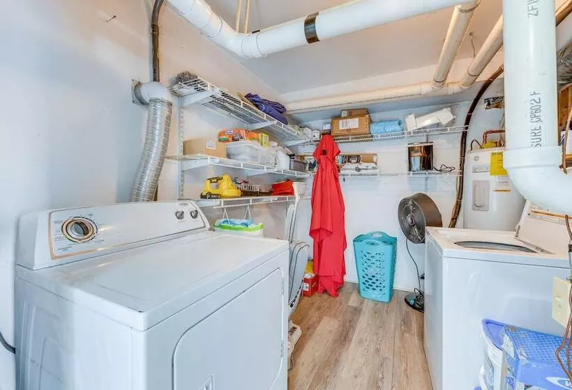 Adorable Cottage: Fire Pit, Walk To Colonial Beach