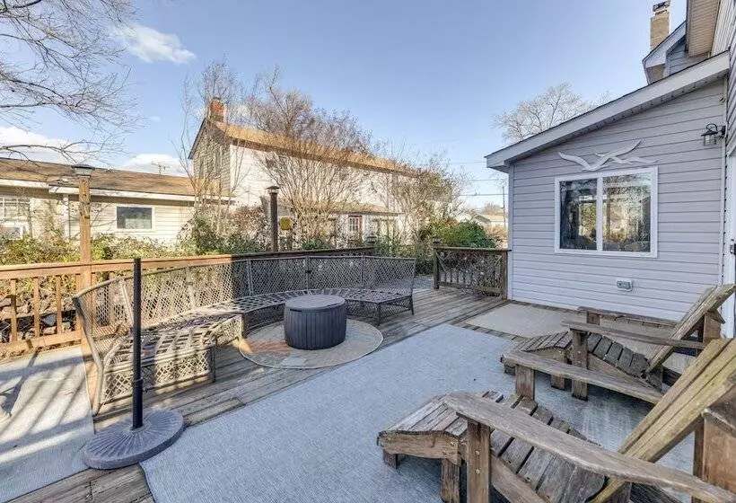 Adorable Cottage: Fire Pit, Walk To Colonial Beach