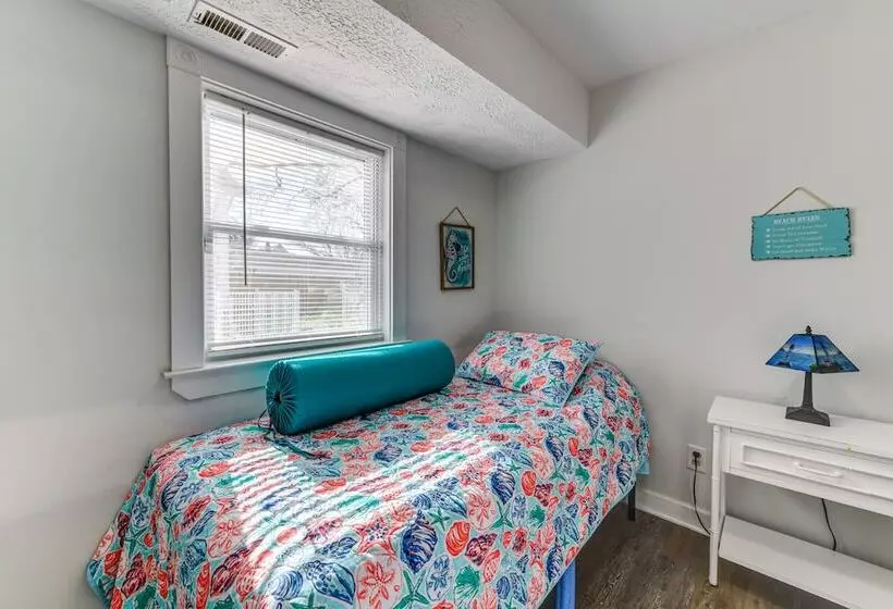 Adorable Cottage: Fire Pit, Walk To Colonial Beach