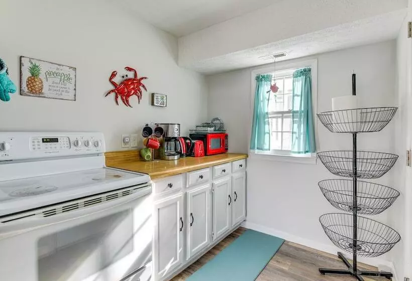 Adorable Cottage: Fire Pit, Walk To Colonial Beach