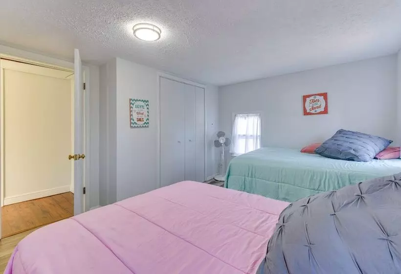 Adorable Cottage: Fire Pit, Walk To Colonial Beach