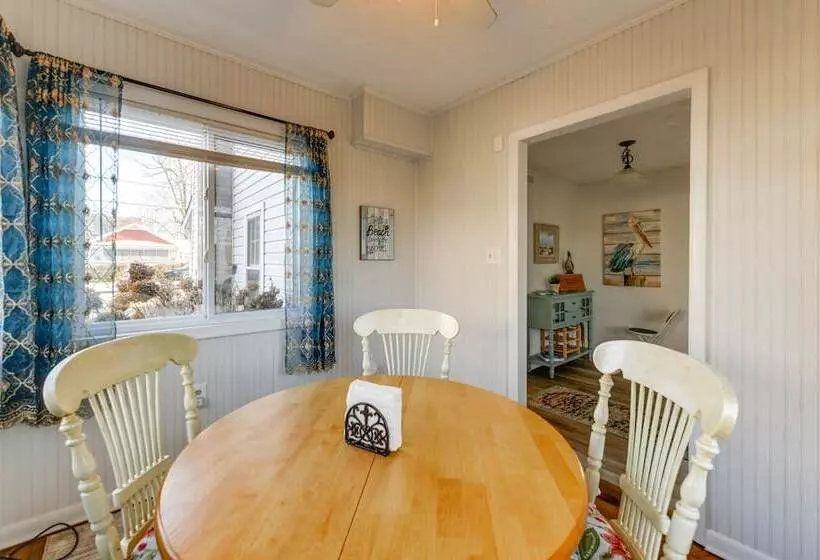 Adorable Cottage: Fire Pit, Walk To Colonial Beach