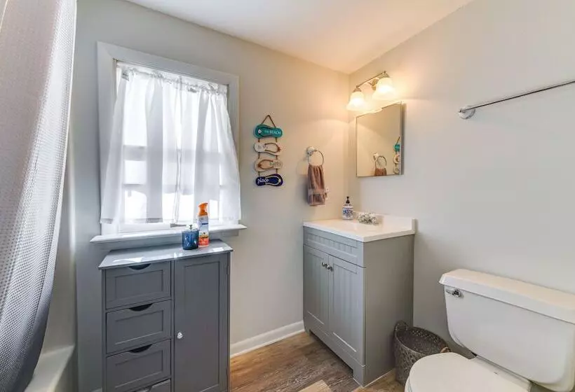 Adorable Cottage: Fire Pit, Walk To Colonial Beach