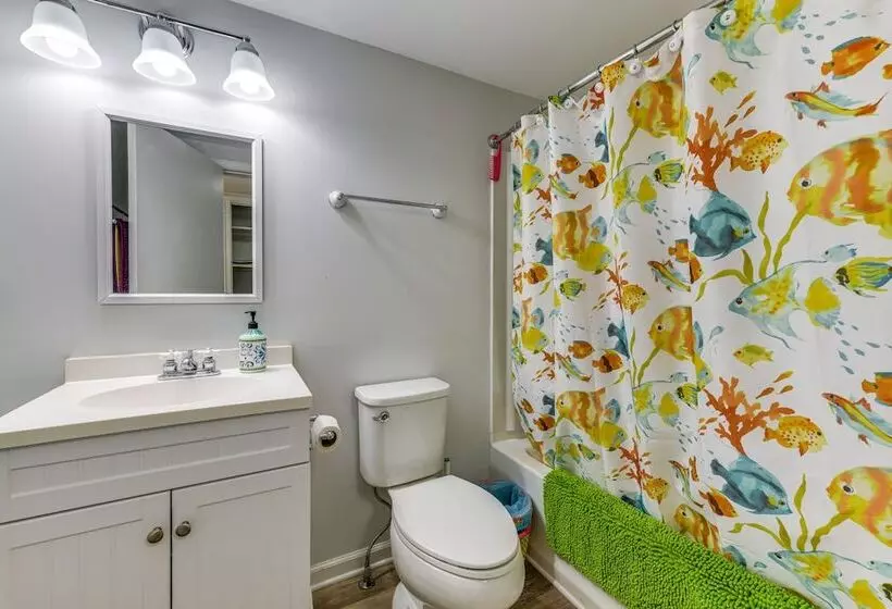 Adorable Cottage: Fire Pit, Walk To Colonial Beach