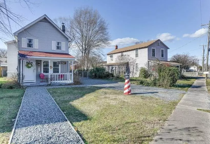 Adorable Cottage: Fire Pit, Walk To Colonial Beach