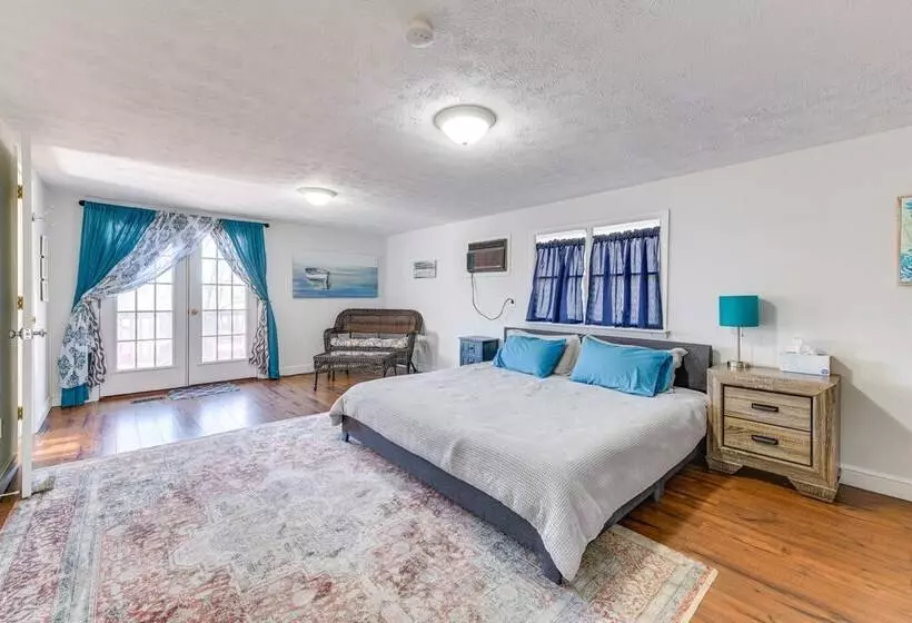 Adorable Cottage: Fire Pit, Walk To Colonial Beach