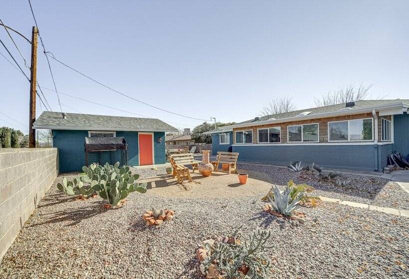 Artsy Cottonwood Home W/ Hot Tub, Walk To Wineries