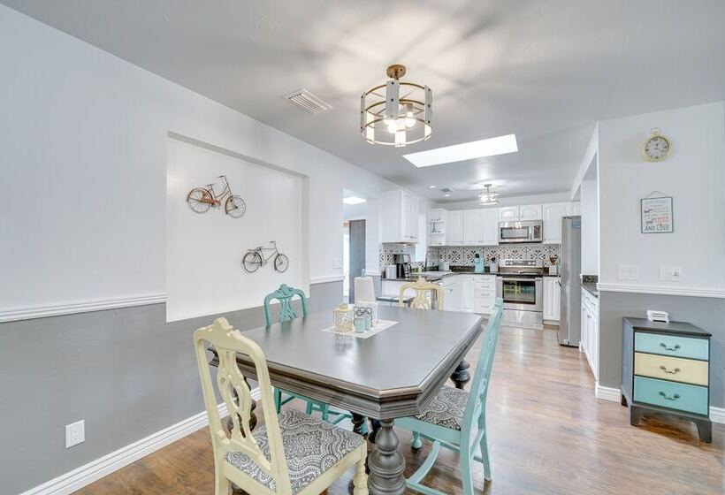 Artsy Cottonwood Home W/ Hot Tub, Walk To Wineries