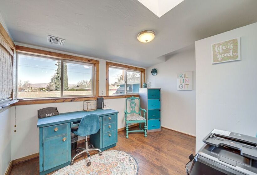 Artsy Cottonwood Home W/ Hot Tub, Walk To Wineries