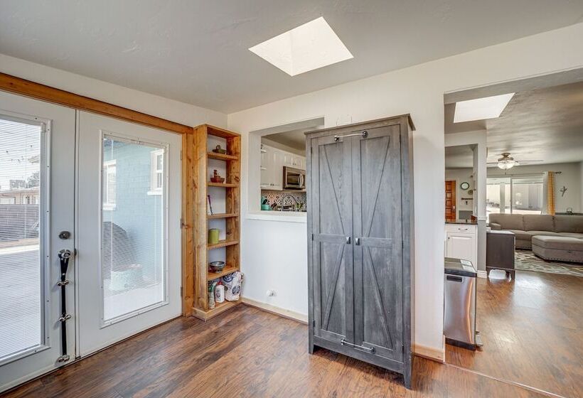 Artsy Cottonwood Home W/ Hot Tub, Walk To Wineries