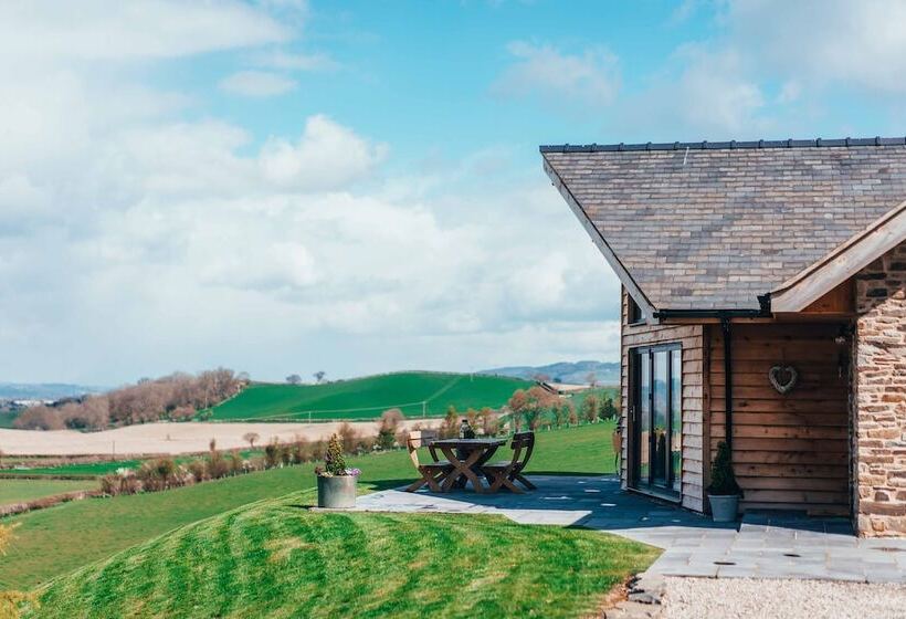 Beautiful Cottage In Idyllic Countryside Setting