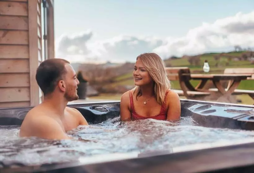 Beautiful Cottage In Idyllic Countryside Setting