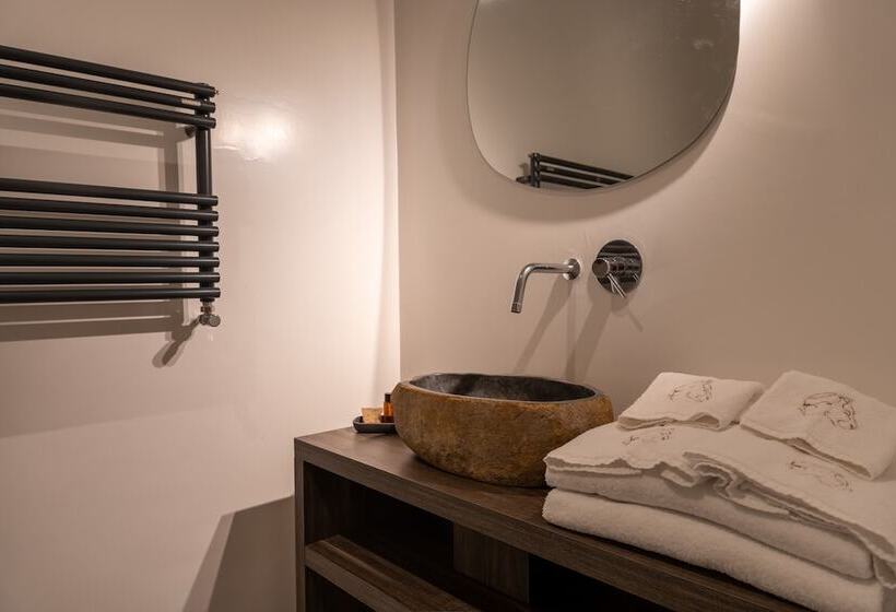 تختخواب و صبحانه Dimora Rhea