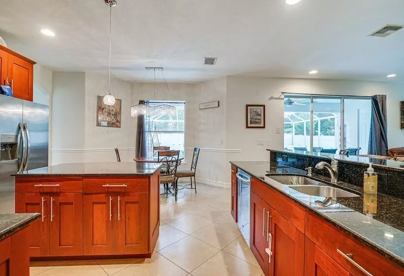 Hot Tub + Fire Pit: Spacious Cape Coral Oasis!