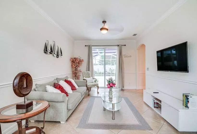 Hot Tub + Fire Pit: Spacious Cape Coral Oasis!