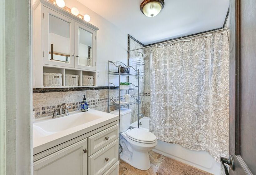 Charming Valley Stream Home: 24 Mi To Central Park