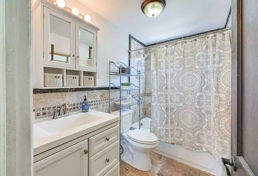 Charming Valley Stream Home: 24 Mi To Central Park