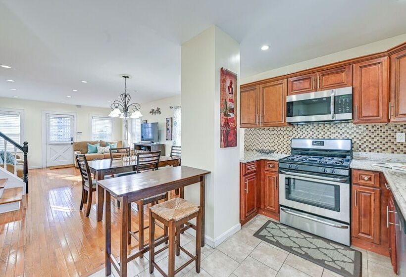 Charming Valley Stream Home: 24 Mi To Central Park