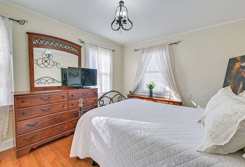 Charming Valley Stream Home: 24 Mi To Central Park