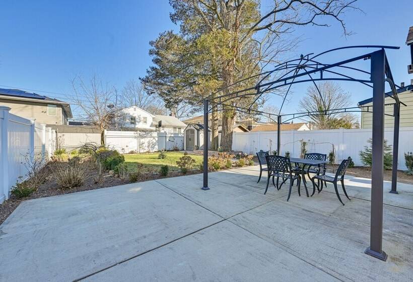 Charming Valley Stream Home: 24 Mi To Central Park