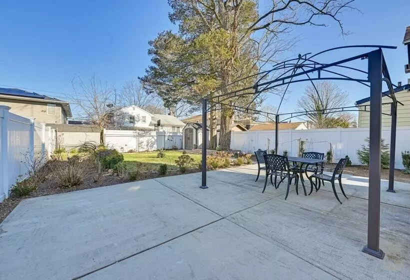 Charming Valley Stream Home: 24 Mi To Central Park
