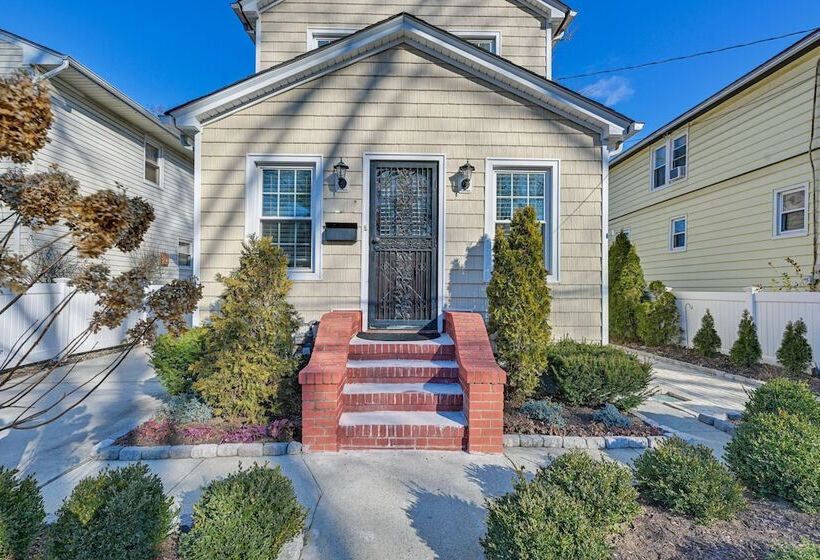 Charming Valley Stream Home: 24 Mi To Central Park