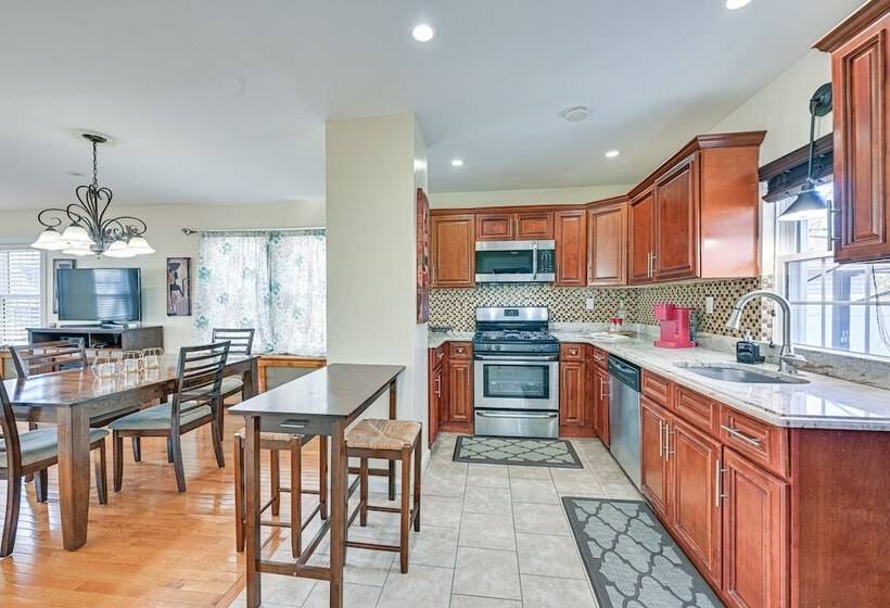 Charming Valley Stream Home: 24 Mi To Central Park