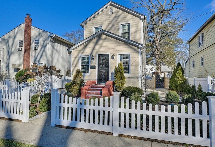 Charming Valley Stream Home: 24 Mi To Central Park