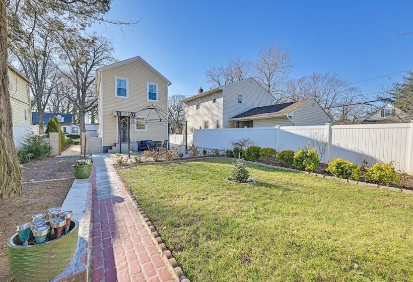 Charming Valley Stream Home: 24 Mi To Central Park