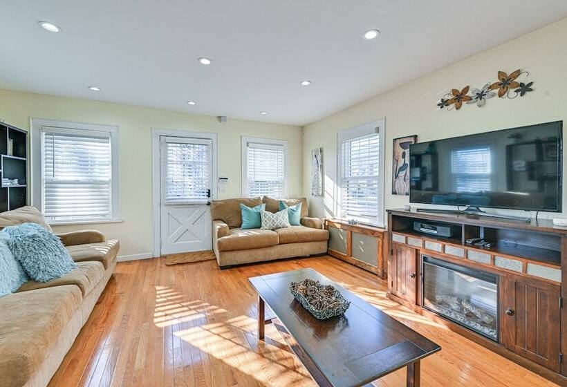 Charming Valley Stream Home: 24 Mi To Central Park