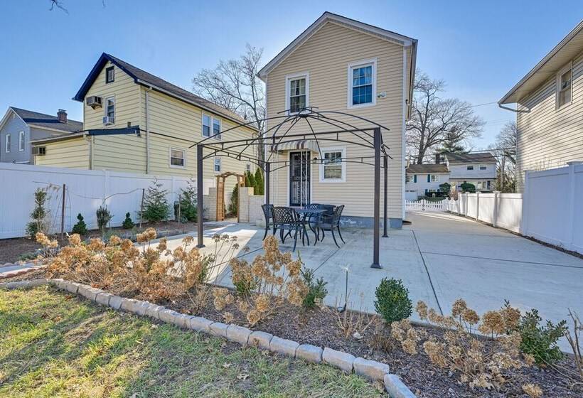 Charming Valley Stream Home: 24 Mi To Central Park