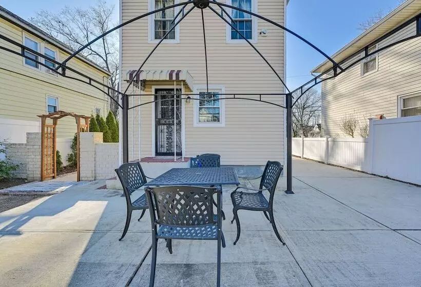 Charming Valley Stream Home: 24 Mi To Central Park