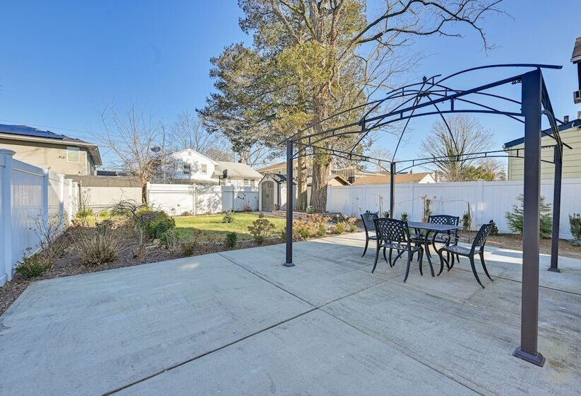 Charming Valley Stream Home: 24 Mi To Central Park