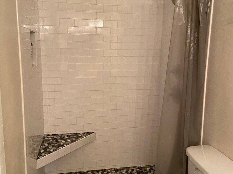 Frank Howard 111 Farmhouse