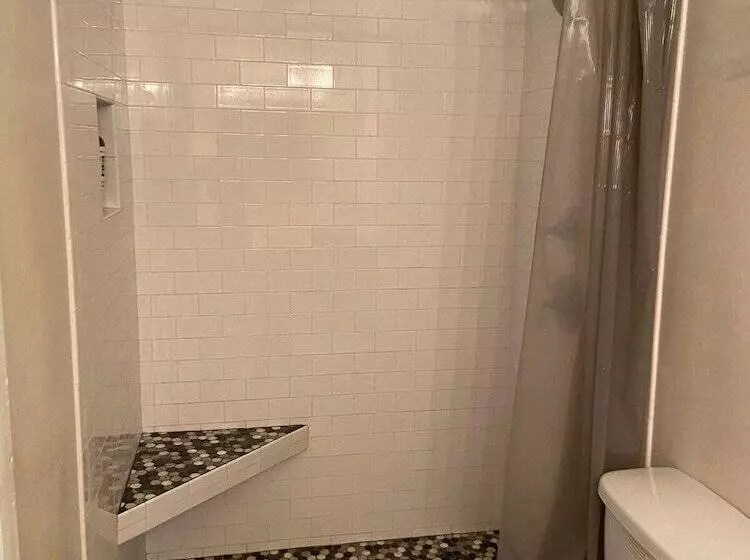 Frank Howard 111 Farmhouse