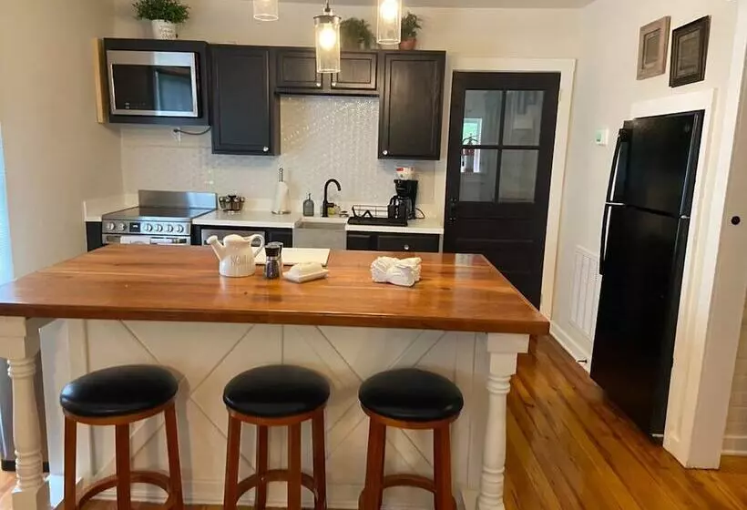 Frank Howard 111 Farmhouse