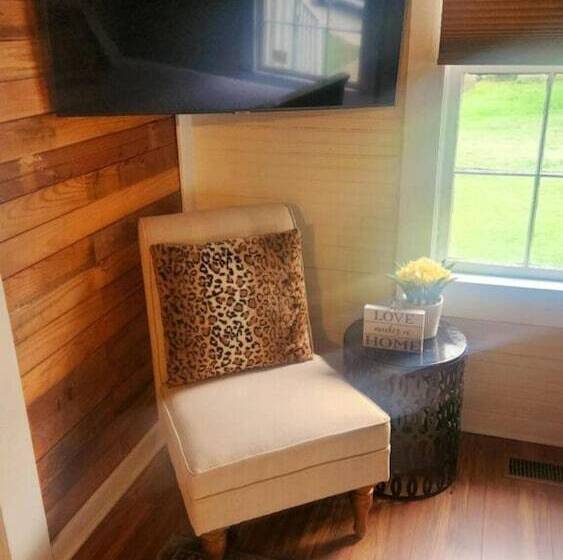 Frank Howard 111 Farmhouse