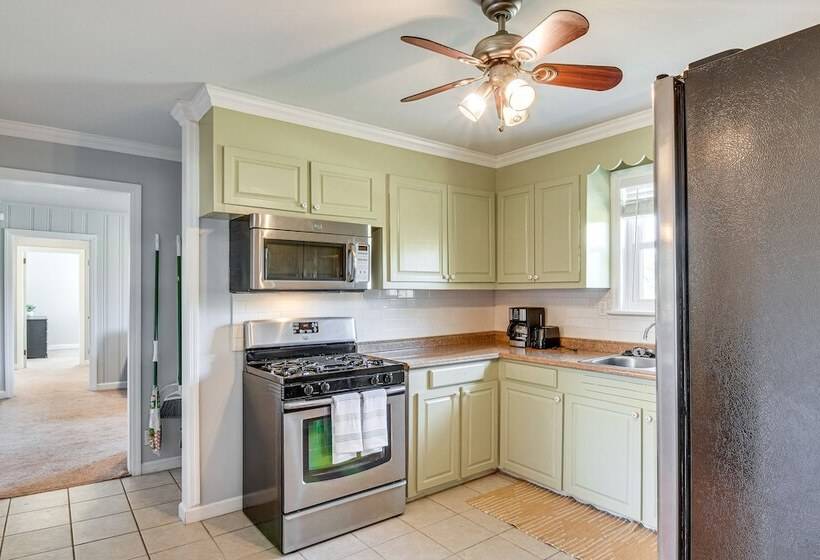 Greenville Home W/ Private Yard Near Downtown!