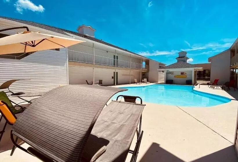 Hotelli Ramada By Wyndham Branson Theatre District