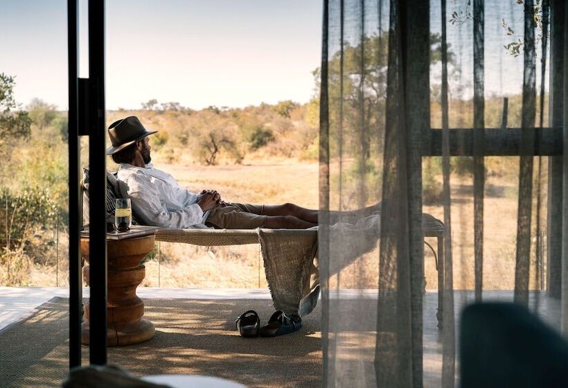 Отель Simbavati Homestead