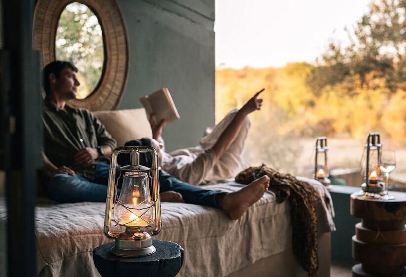 Отель Simbavati Homestead