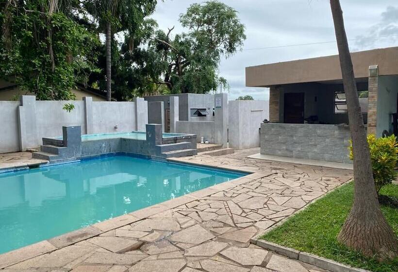 هتل Zambezi Ultima Lodge