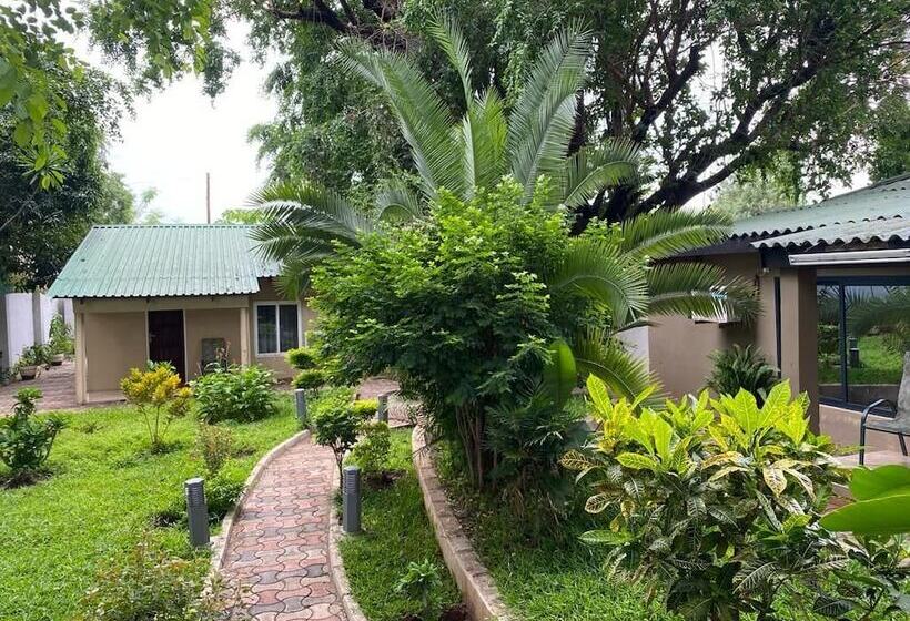 هتل Zambezi Ultima Lodge